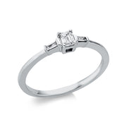 Ring    aus 750/-18 Karat Weißgold mit 3 Diamanten 0