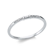 Ring    aus 750/-18 Karat Weißgold mit 7 Diamanten 0