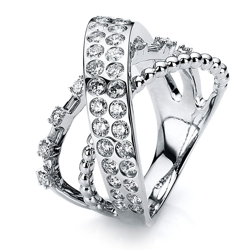 Ring    aus 750/-18 Karat Weißgold mit 51 Diamanten 1