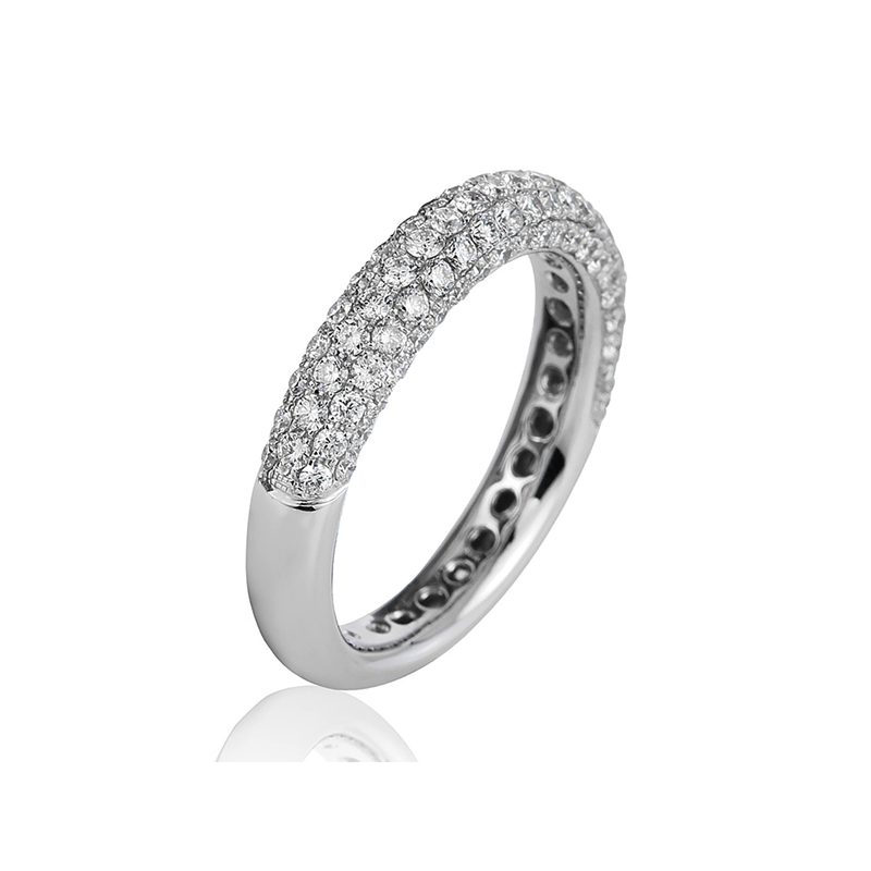Ring    aus 750/-18 Karat Weißgold mit 107 Diamanten 1