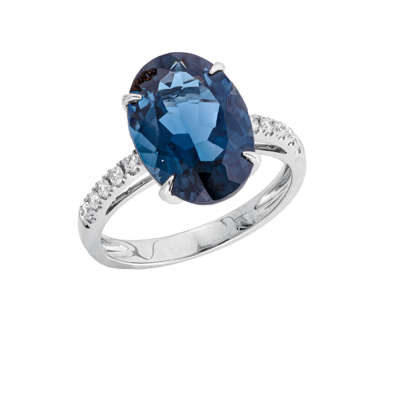 Ring mit Topas  aus 750/-18 Karat Weißgold mit 10 Diamanten 0