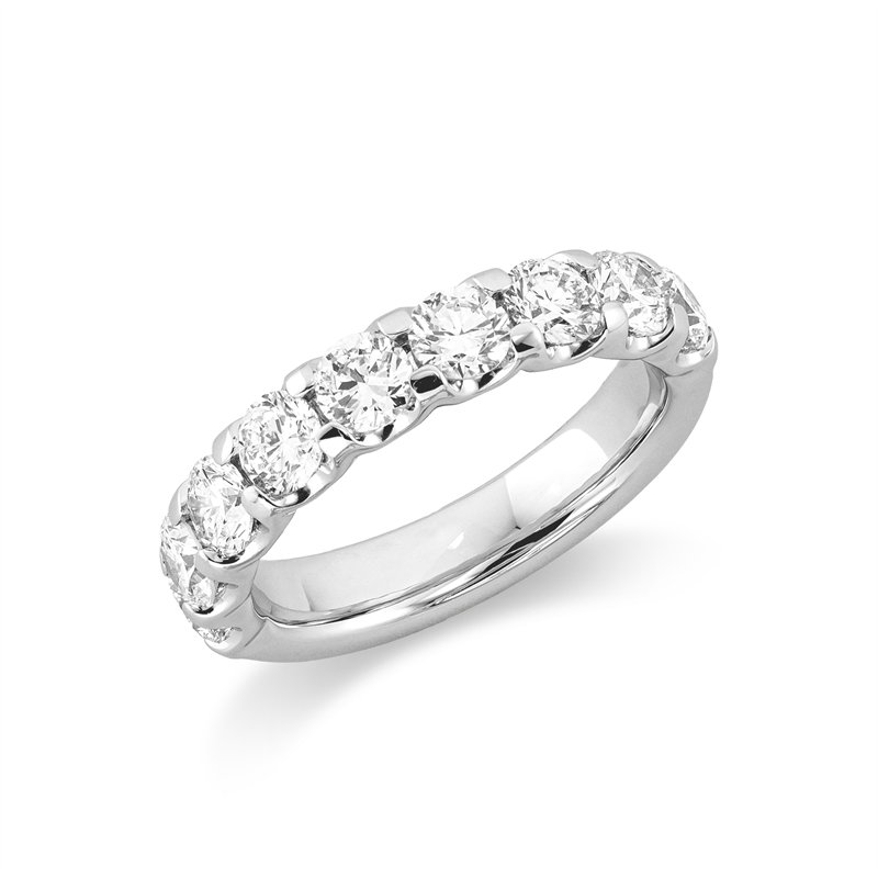 Ring    aus 750/-18 Karat Weißgold mit 9 Diamanten 1