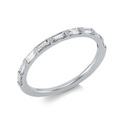 Ring    aus 750/-18 Karat Weißgold mit 9 Diamanten 0