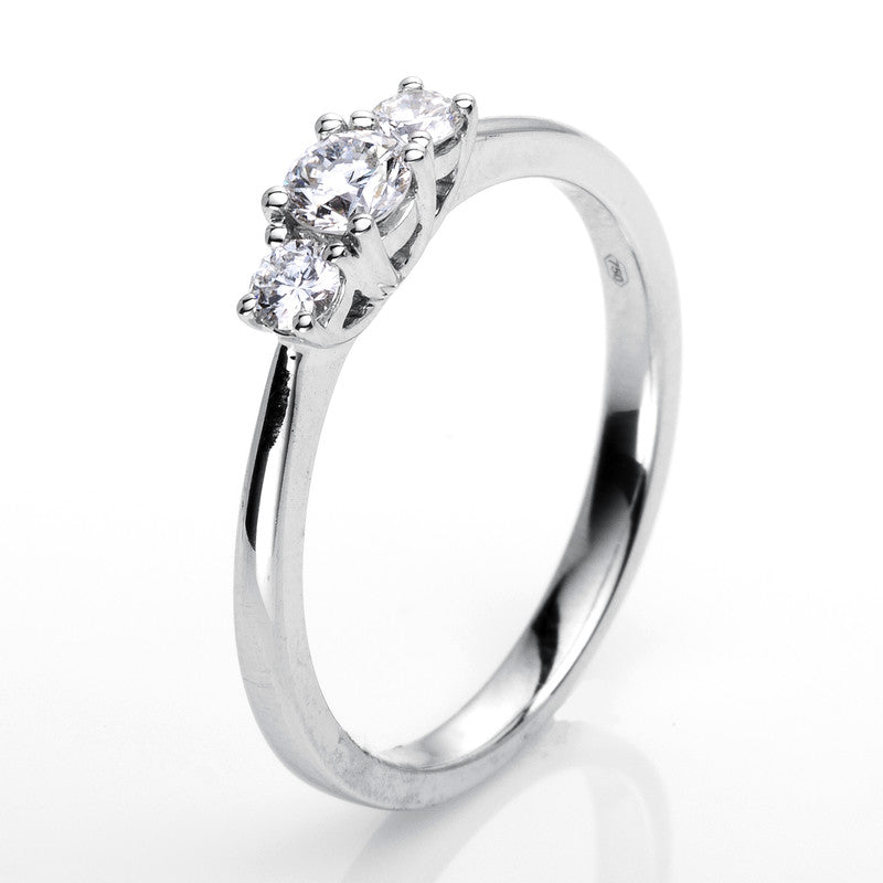 Ring    aus 750/-18 Karat Weißgold mit 3 Diamanten 0