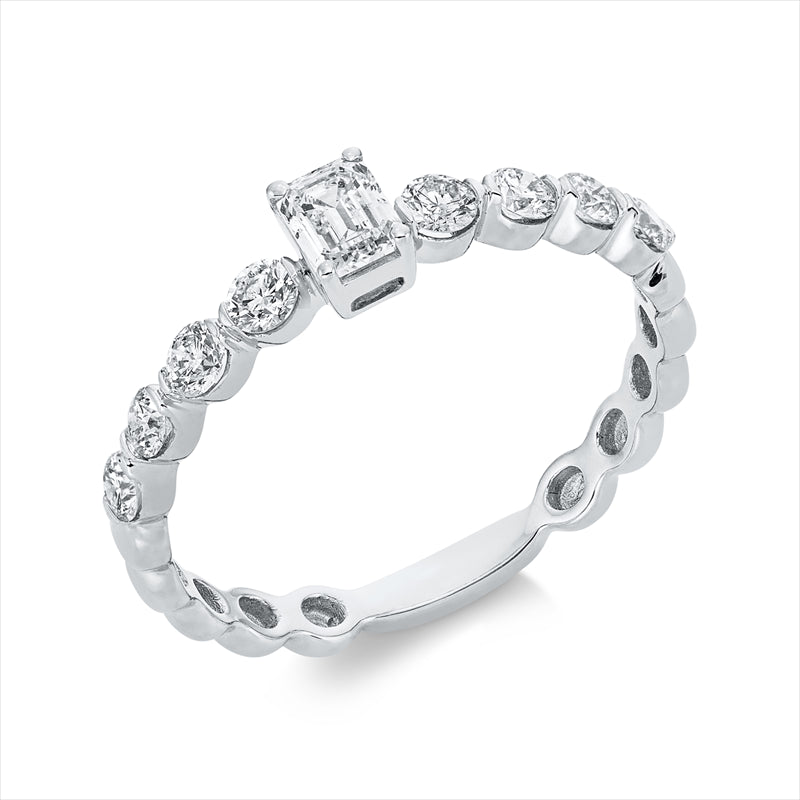 Ring    aus 750/-18 Karat Weißgold mit 9 Diamanten 0