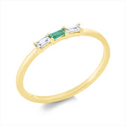 Ring mit Smaragd  aus 750/-18 Karat Gelbgold mit 2 Diamanten 0