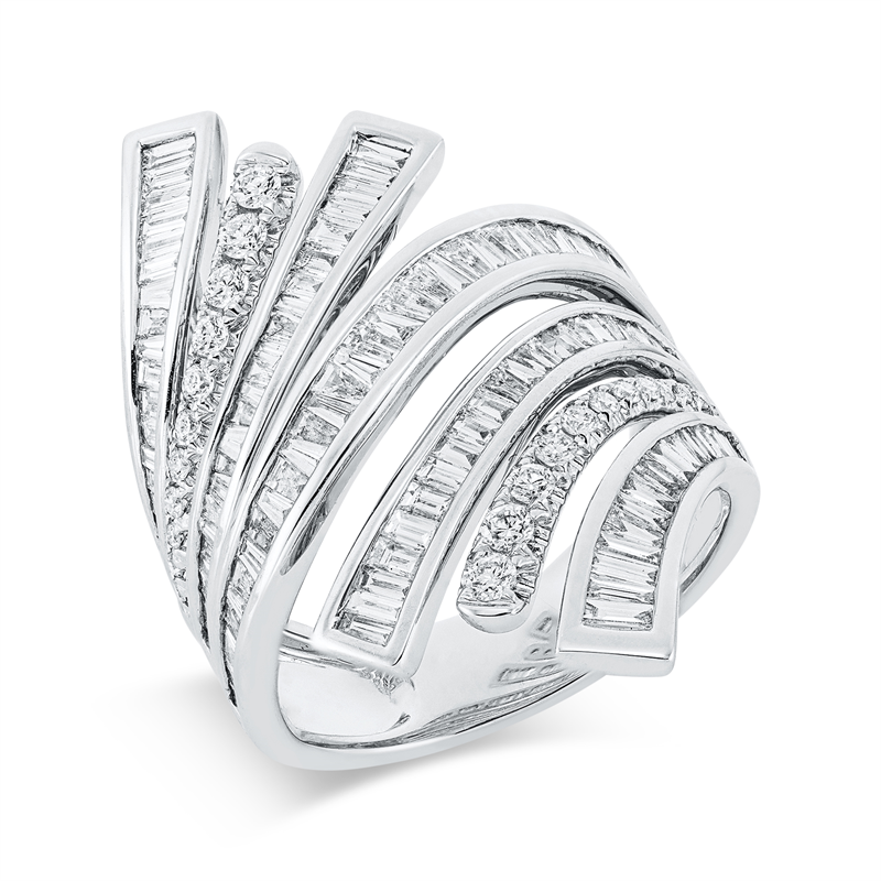 Ring    aus 750/-18 Karat Weißgold mit 136 Diamanten 1