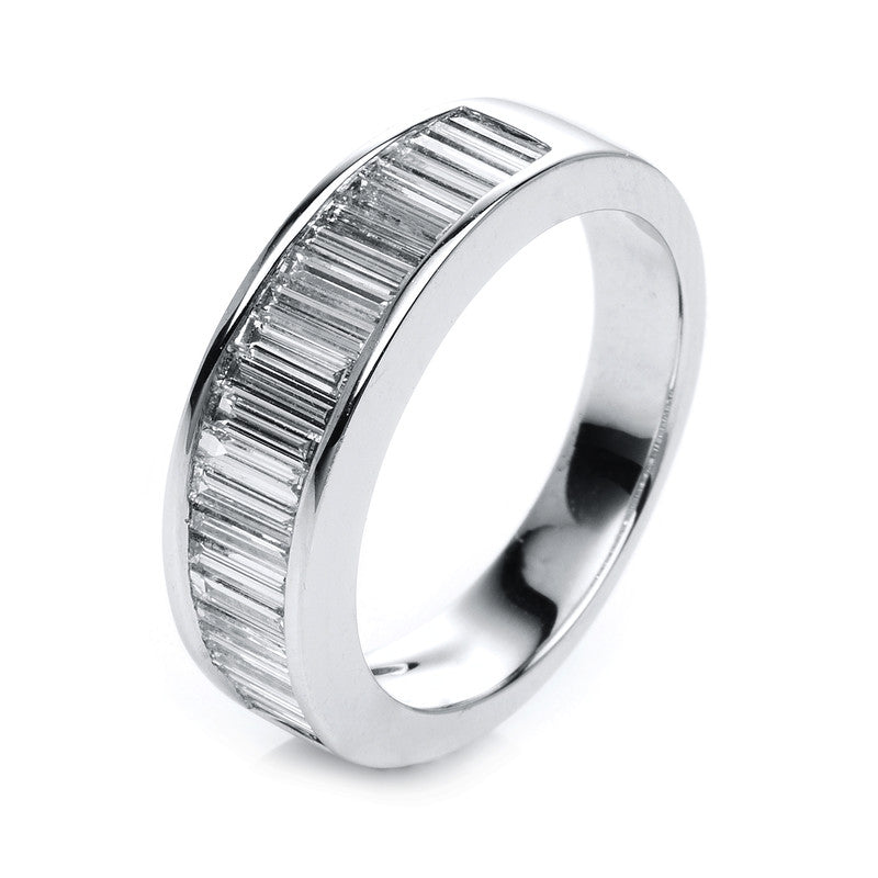 Ring    aus 750/-18 Karat Weißgold mit 21 Diamanten 1