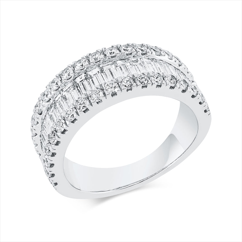 Ring    aus 750/-18 Karat Weißgold mit 56 Diamanten 2