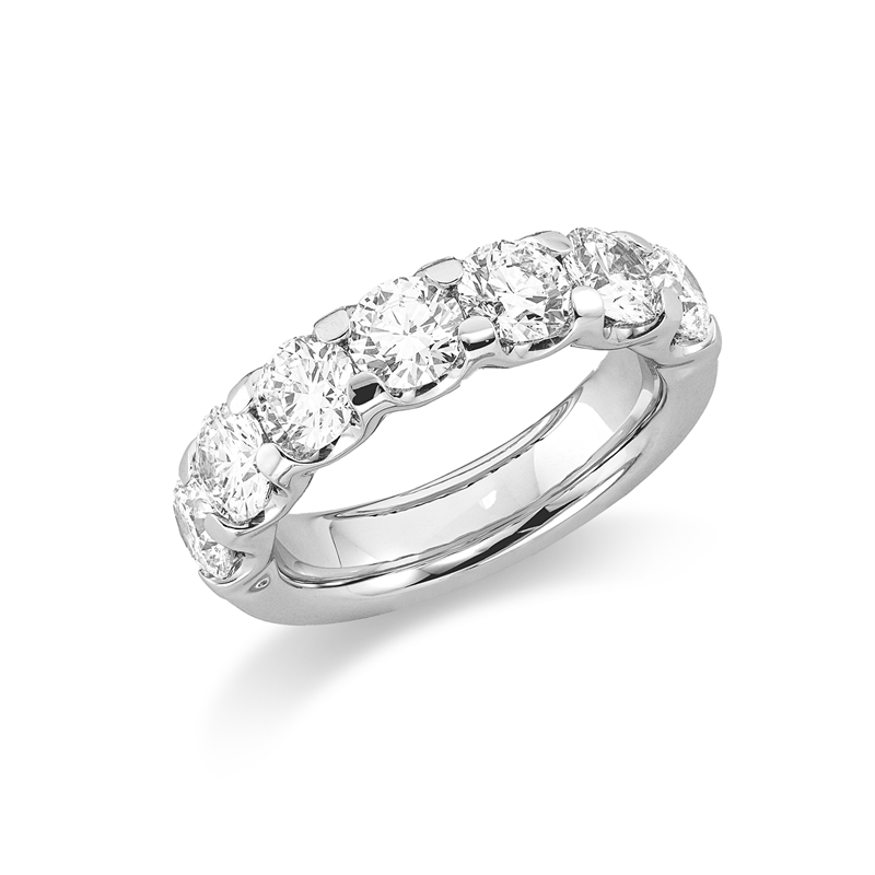 Ring    aus 750/-18 Karat Weißgold mit 7 Diamanten 2