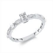 Ring    aus 750/-18 Karat Weißgold mit 9 Diamanten 0