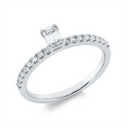 Ring    aus 750/-18 Karat Weißgold mit 17 Diamanten 0