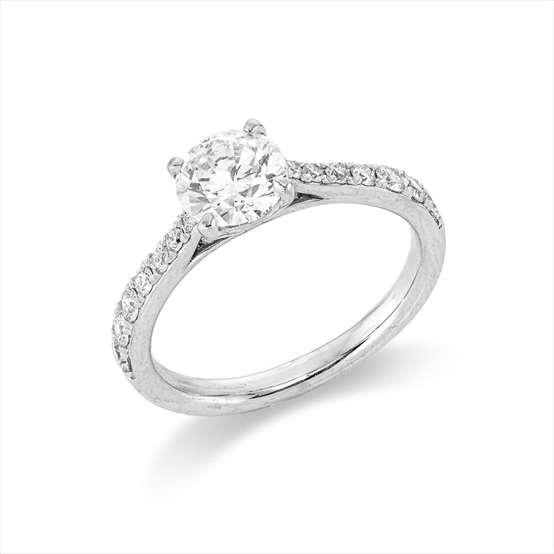 Ring    aus 750/-18 Karat Weißgold mit 15 Diamanten 1