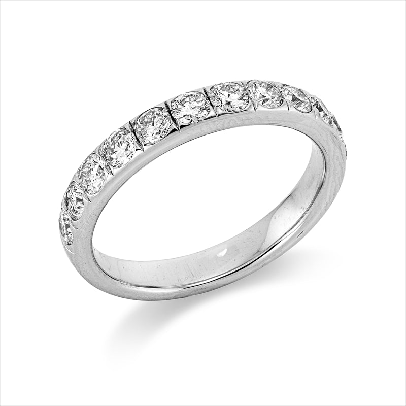 Ring    aus 750/-18 Karat Weißgold mit 12 Diamanten 1 ct
