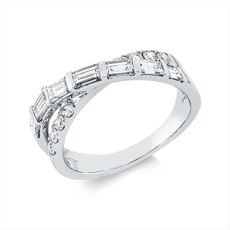 Ring    aus 750/-18 Karat Weißgold mit 15 Diamanten 1