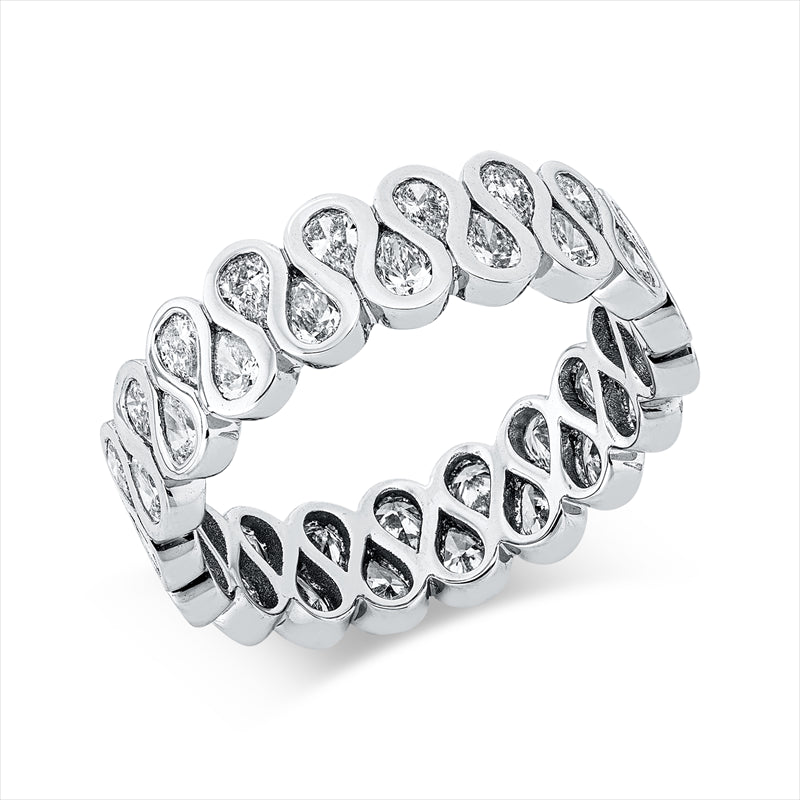 Ring    aus 750/-18 Karat Weißgold mit 38 Diamanten 1