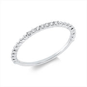 Ring    aus 750/-18 Karat Weißgold mit 7 Diamanten 0