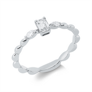 Ring    aus 750/-18 Karat Weißgold mit 3 Diamanten 0