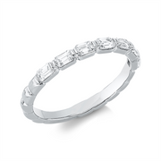 Ring    aus 750/-18 Karat Weißgold mit 7 Diamanten 0