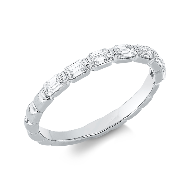 Ring    aus 750/-18 Karat Weißgold mit 7 Diamanten 0