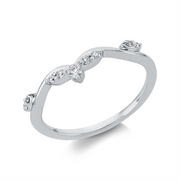 Ring    aus 750/-18 Karat Weißgold mit 9 Diamanten 0