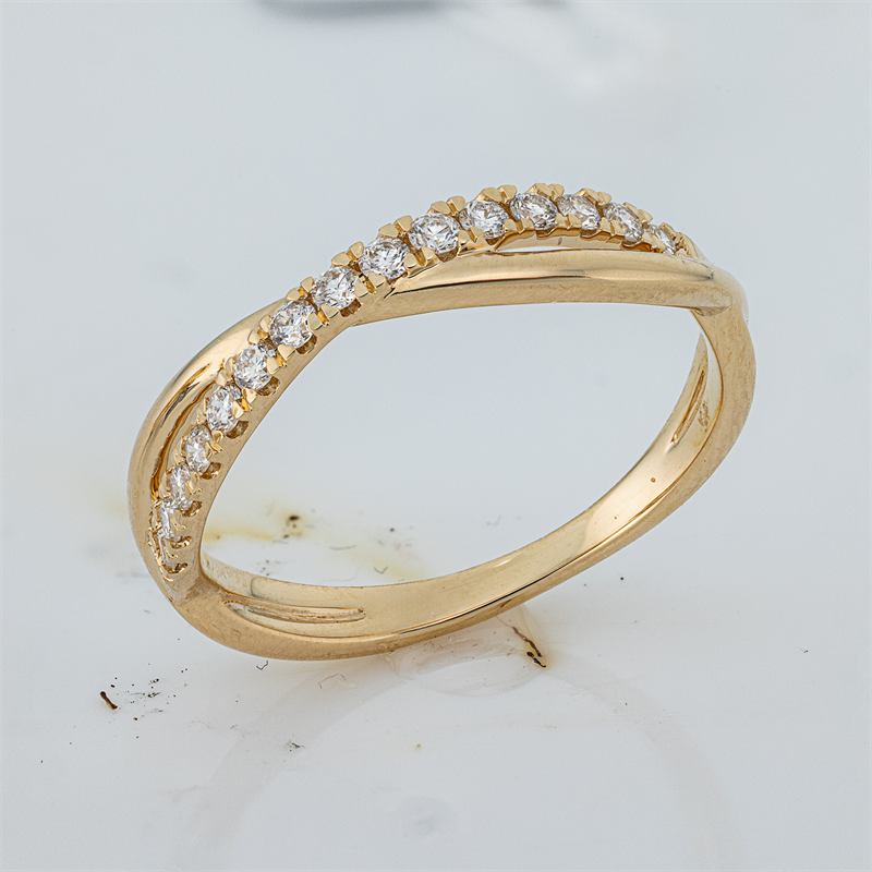 Ring    aus 750/-18 Karat Gelbgold mit 15 Diamanten 0