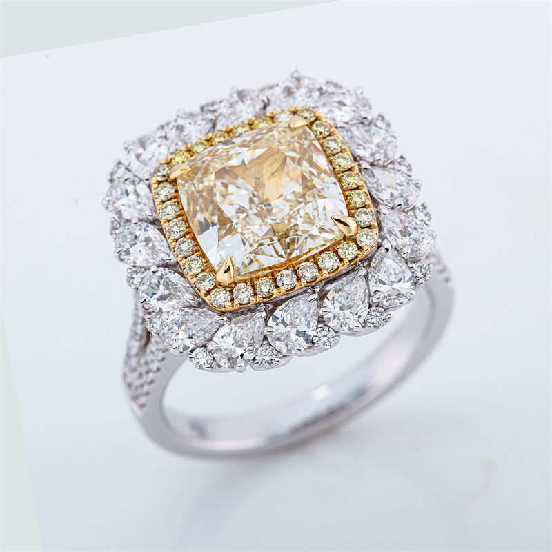Ring    aus 750/-18 Karat Weißgold / Gelbgold mit 92 Diamanten 6