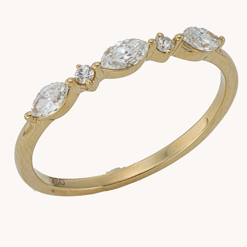 Ring    aus 750/-18 Karat Gelbgold mit 5 Diamanten 0