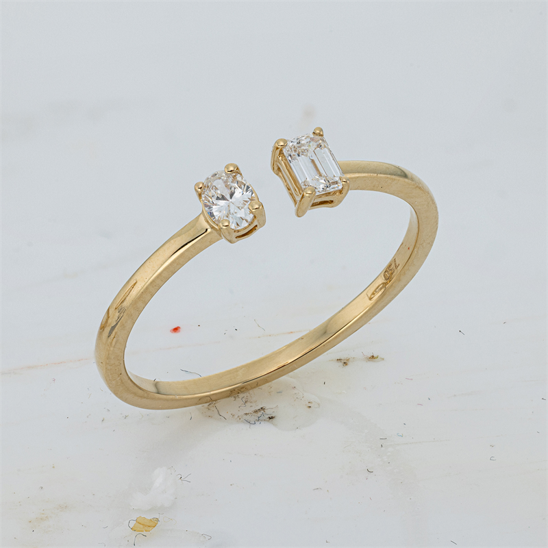 Ring    aus 750/-18 Karat Gelbgold mit 2 Diamanten 0