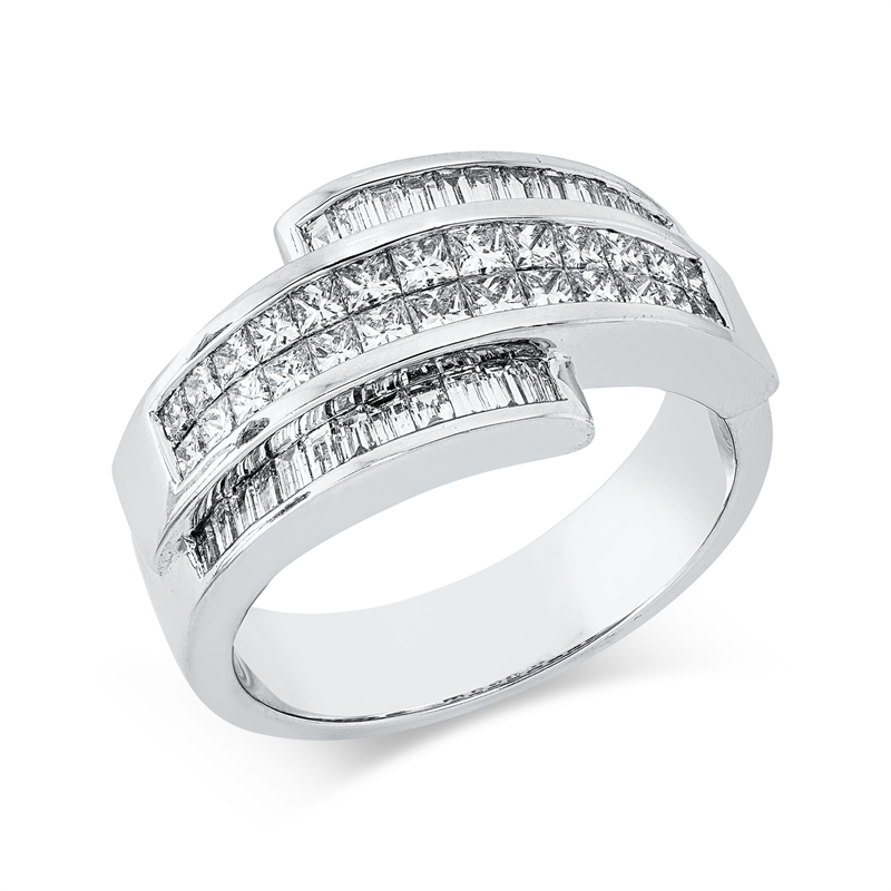 Ring    aus 750/-18 Karat Weißgold mit 50 Diamanten 1 ct