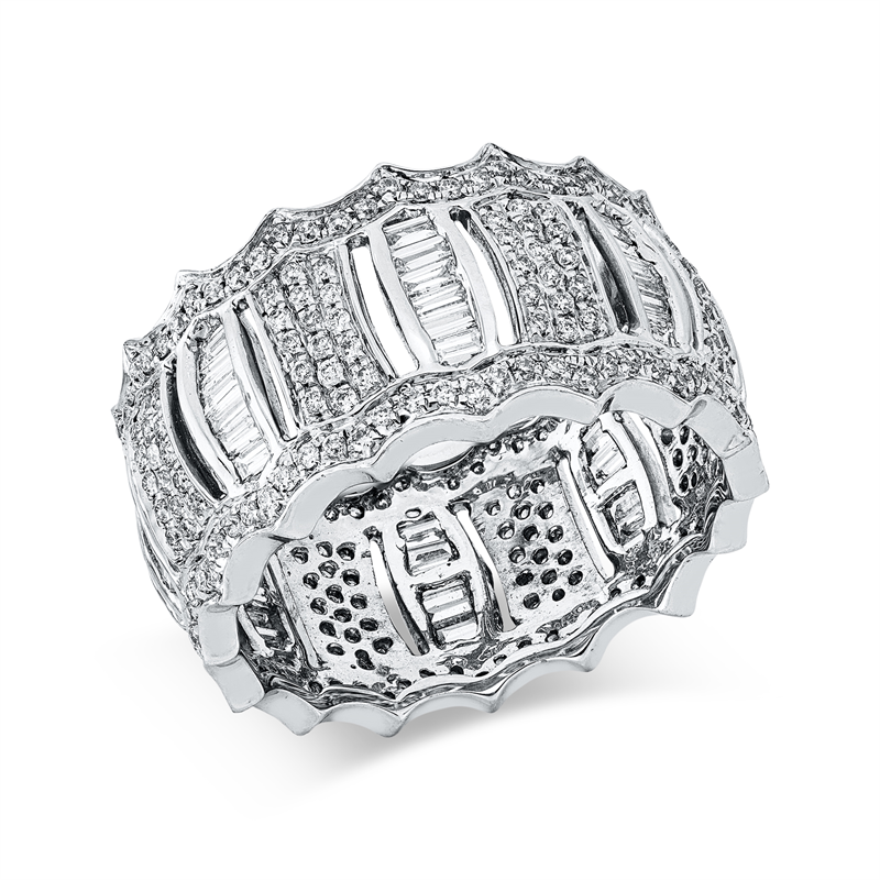 Ring    aus 750/-18 Karat Weißgold mit 304 Diamanten 1