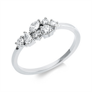 Ring    aus 750/-18 Karat Weißgold mit 7 Diamanten 0