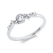 Ring    aus 750/-18 Karat Weißgold mit 9 Diamanten 0