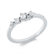 Ring    aus 750/-18 Karat Weißgold mit 5 Diamanten 0