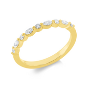 Ring    aus 750/-18 Karat Gelbgold mit 9 Diamanten 0