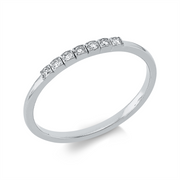Ring    aus 750/-18 Karat Weißgold mit 7 Diamanten 0