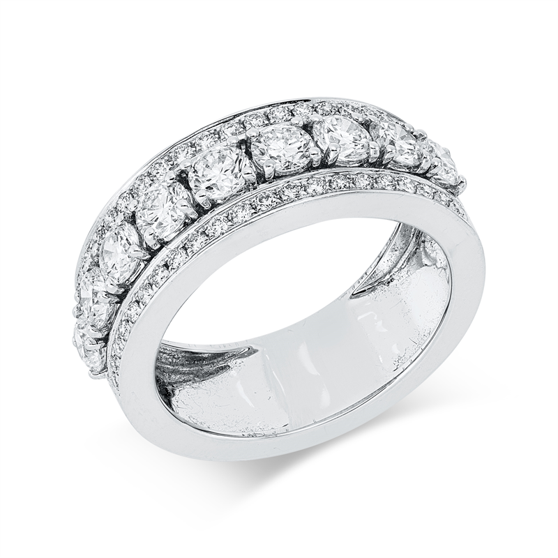Ring    aus 750/-18 Karat Weißgold mit 51 Diamanten 1