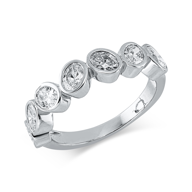 Ring    aus 750/-18 Karat Weißgold mit 7 Diamanten 1