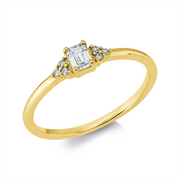 Ring    aus 750/-18 Karat Gelbgold mit 7 Diamanten 0