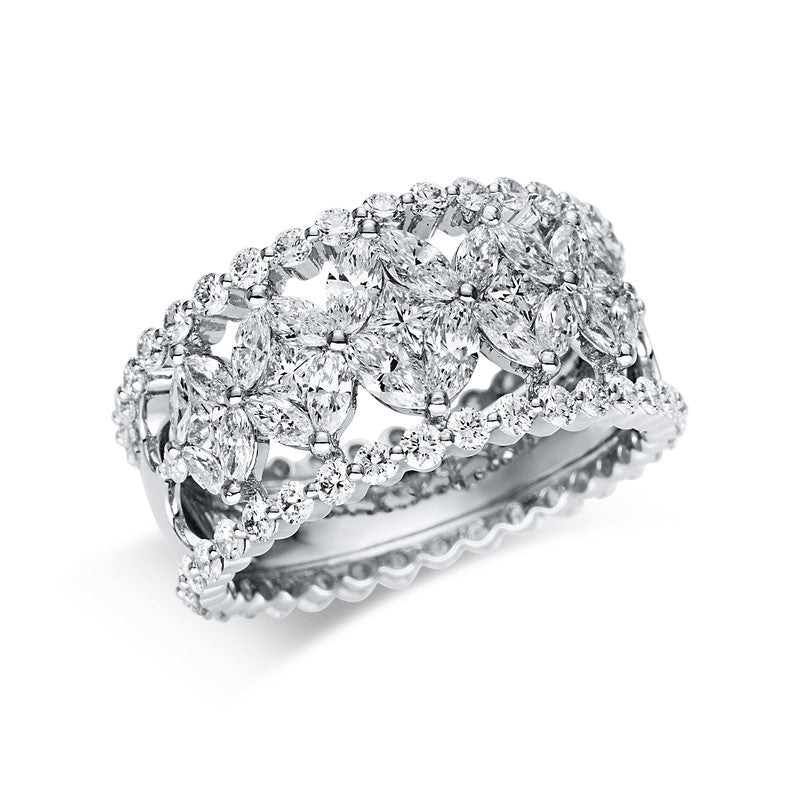 Ring    aus 750/-18 Karat Weißgold mit 95 Diamanten 2