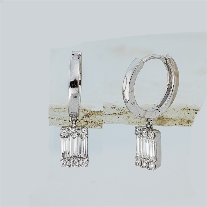 Ohrschmuck    aus 750/-18 Karat Weißgold mit 18 Diamanten 0