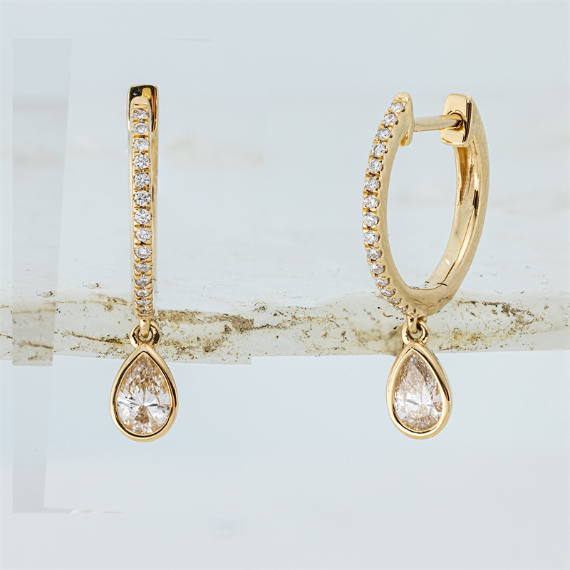 Ohrstecker    aus 750/-18 Karat Gelbgold mit 34 Diamanten 0