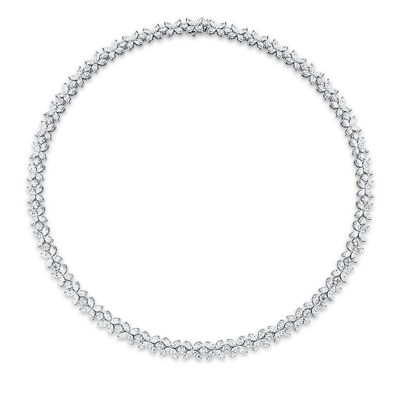 Collier    aus 750/-18 Karat Weißgold mit 235 Diamanten 22