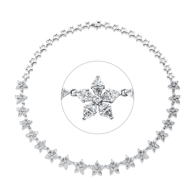 Collier    aus 750/-18 Karat Weißgold mit 209 Diamanten 10