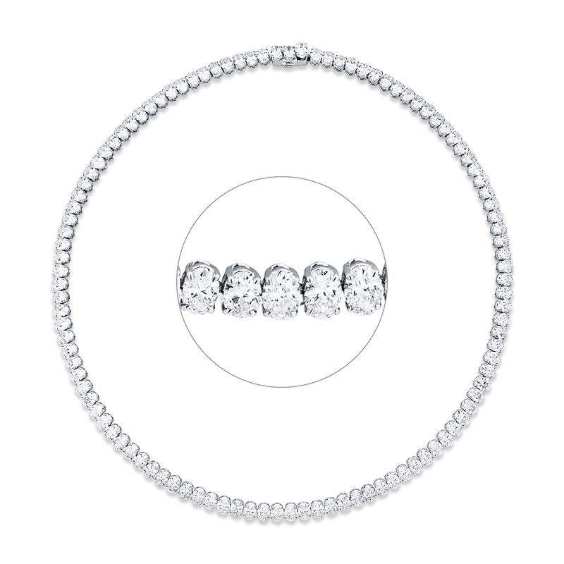 Collier    aus 750/-18 Karat Weißgold mit 108 Diamanten 26