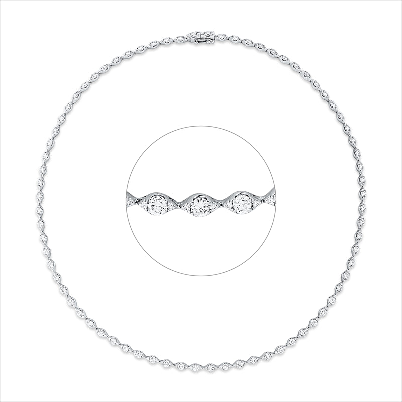 Collier    aus 750/-18 Karat Weißgold mit 222 Diamanten 4