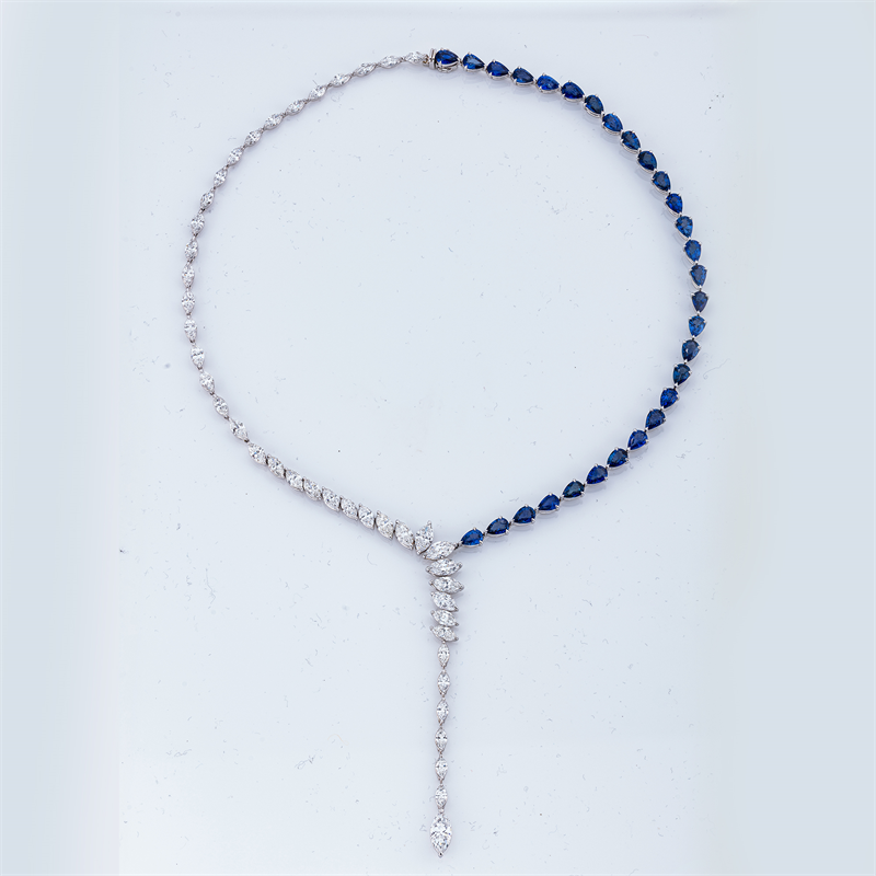 Collier mit Saphir  aus 750/-18 Karat Weißgold mit 43 Diamanten 10