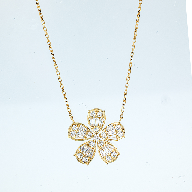 Collier    aus 750/-18 Karat Gelbgold mit 31 Diamanten 0