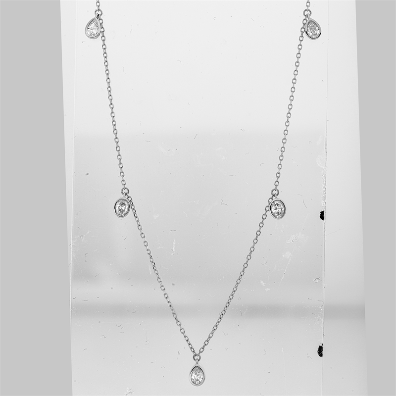 Collier    aus 750/-18 Karat Weißgold mit 5 Diamanten 0