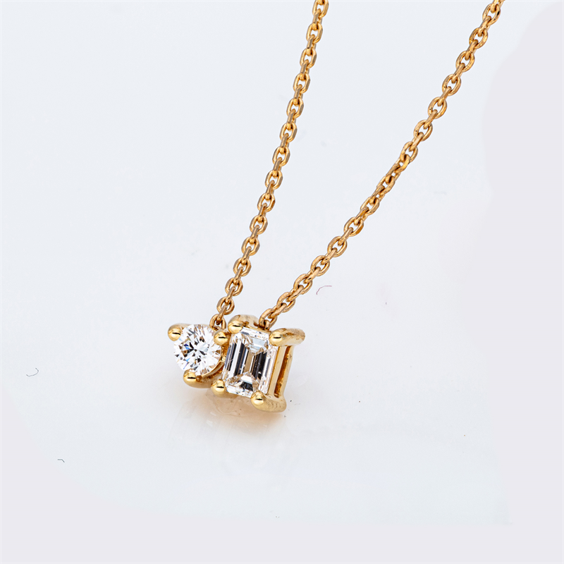 Collier    aus 750/-18 Karat Gelbgold mit 2 Diamanten 0